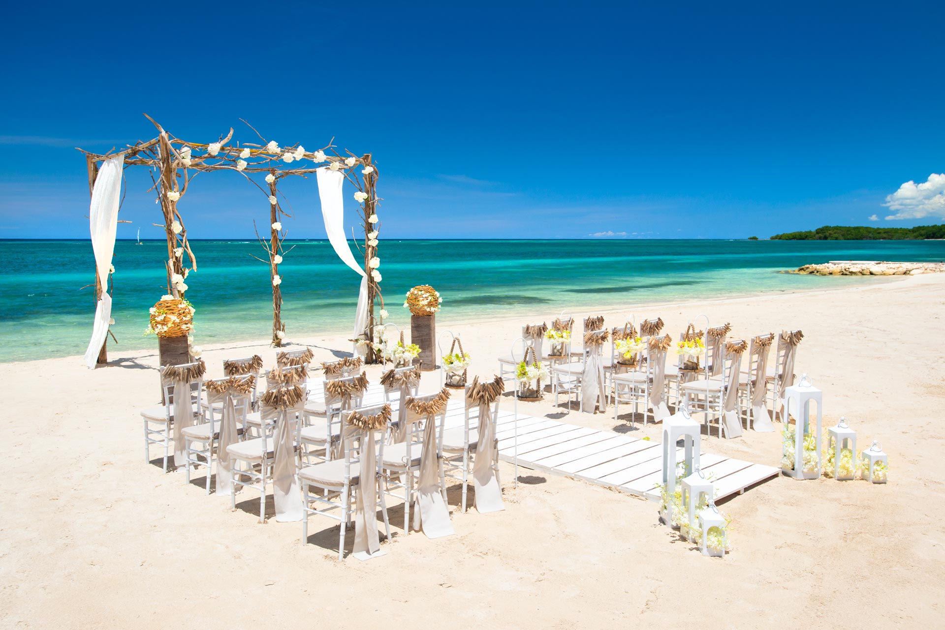 Beach Weddings Inspiration Venues Expert Tips Sandals