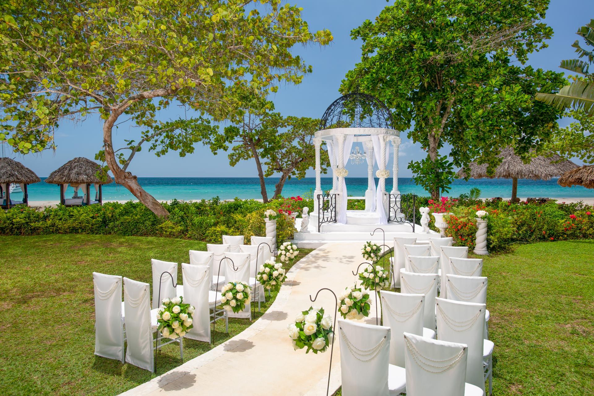 White romance beach wedding setting