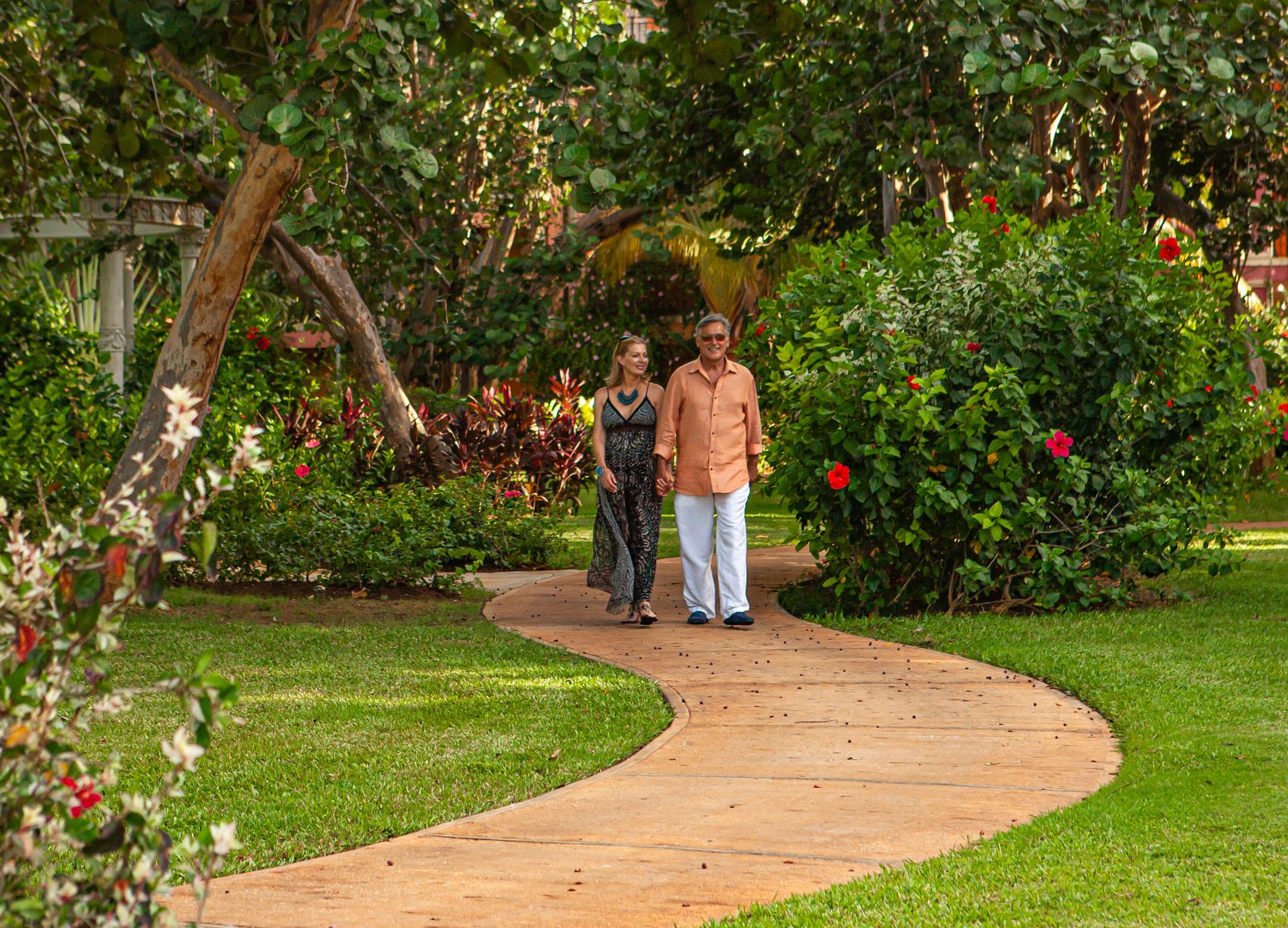 couple walking on sandals south coast gardens