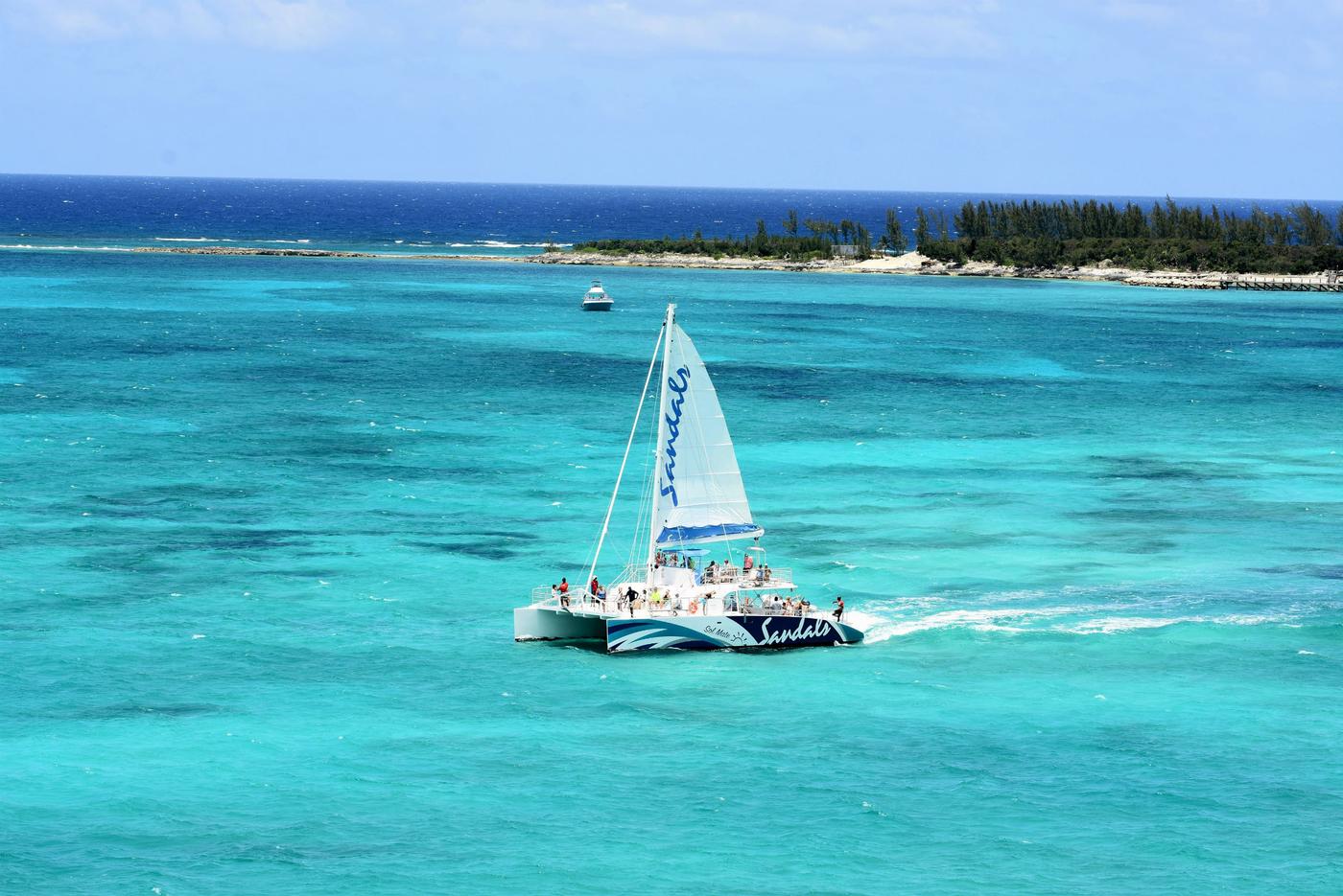 "sol-mate" catamaran cruising through bahamian waters