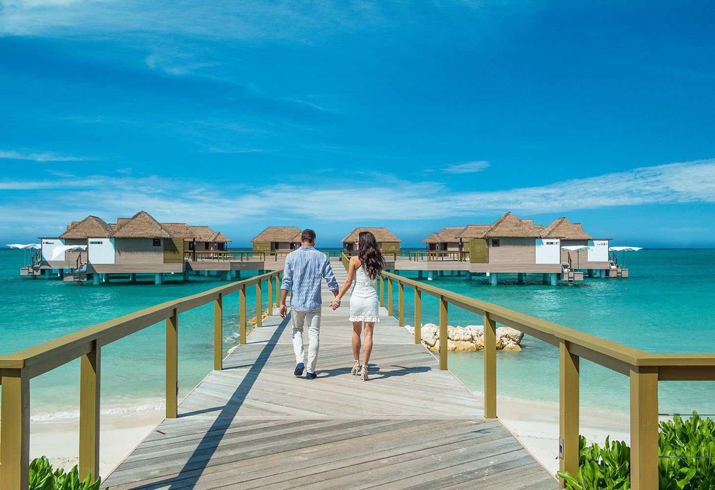 overwater bungalows couple