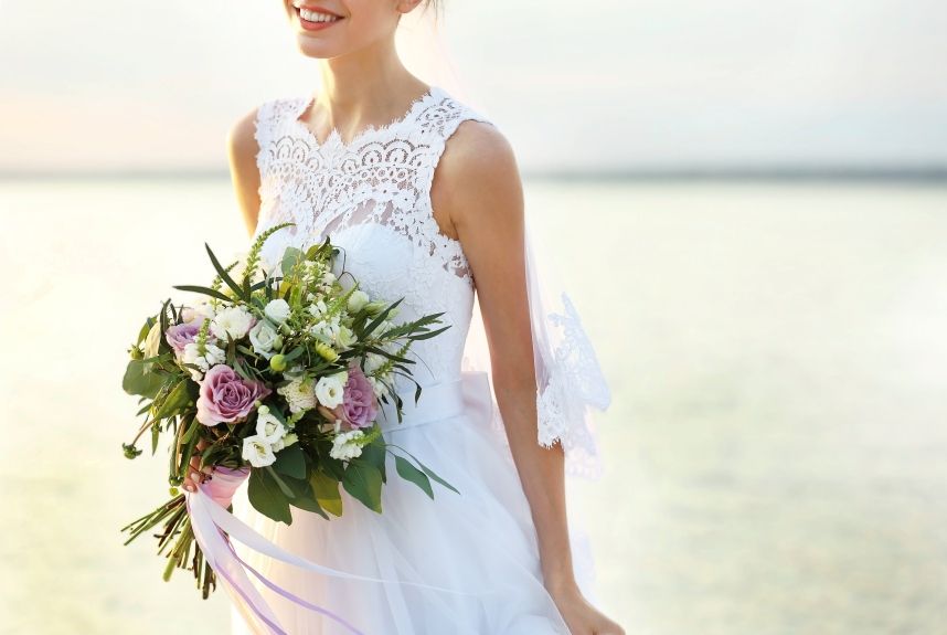 beach-wedding-bride-bouquet-1