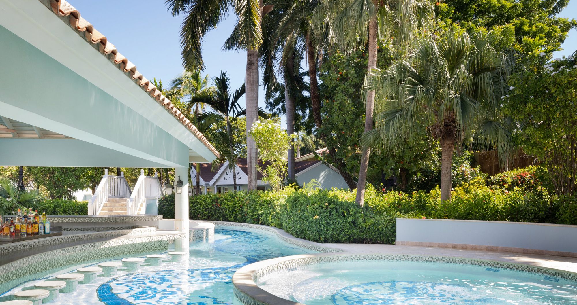 Crop-SAT-Pool-Caribbean-Swim-Up-Bar