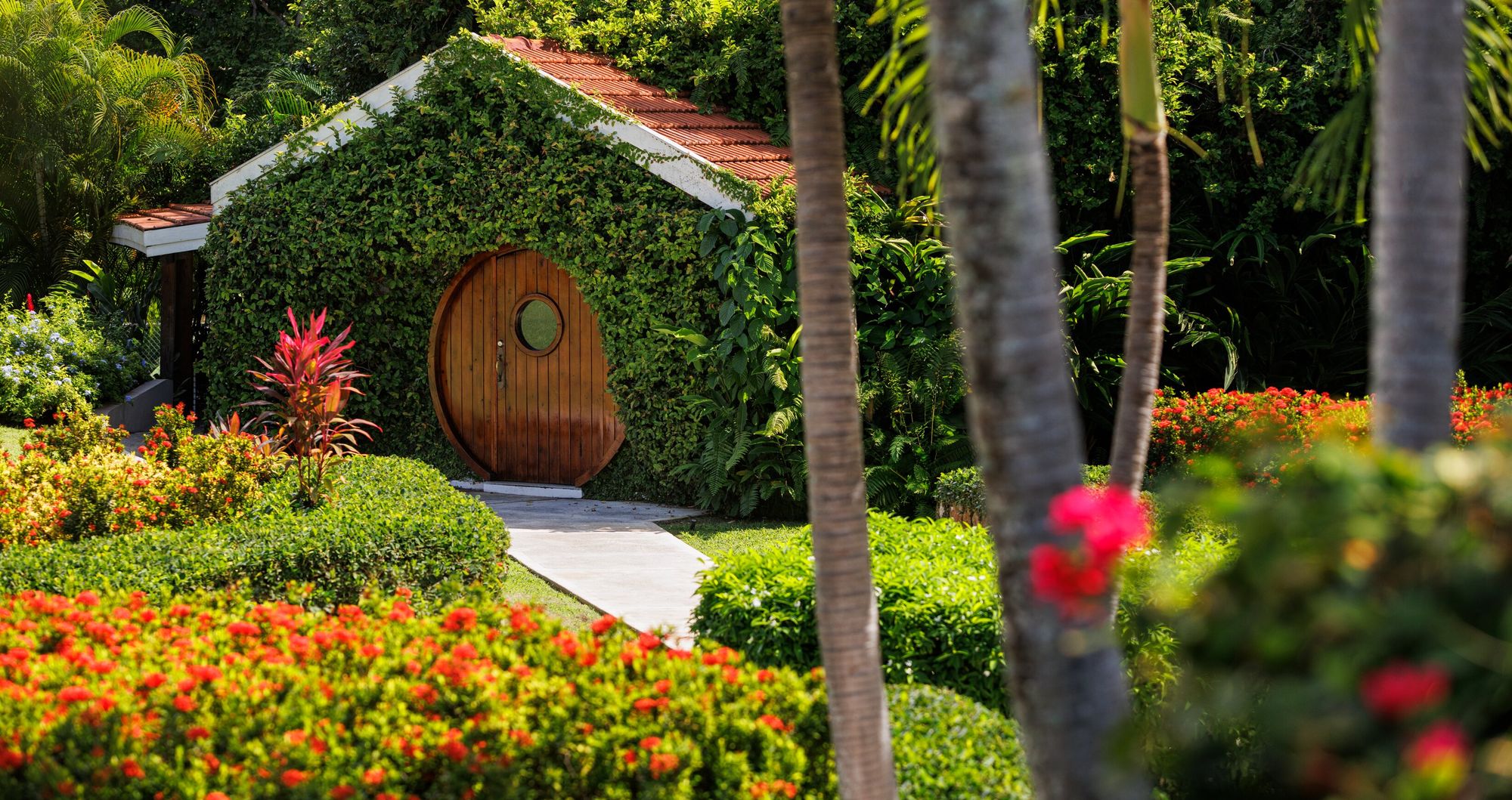 Crop-SGO-Bar-RabbitHole-Exterior