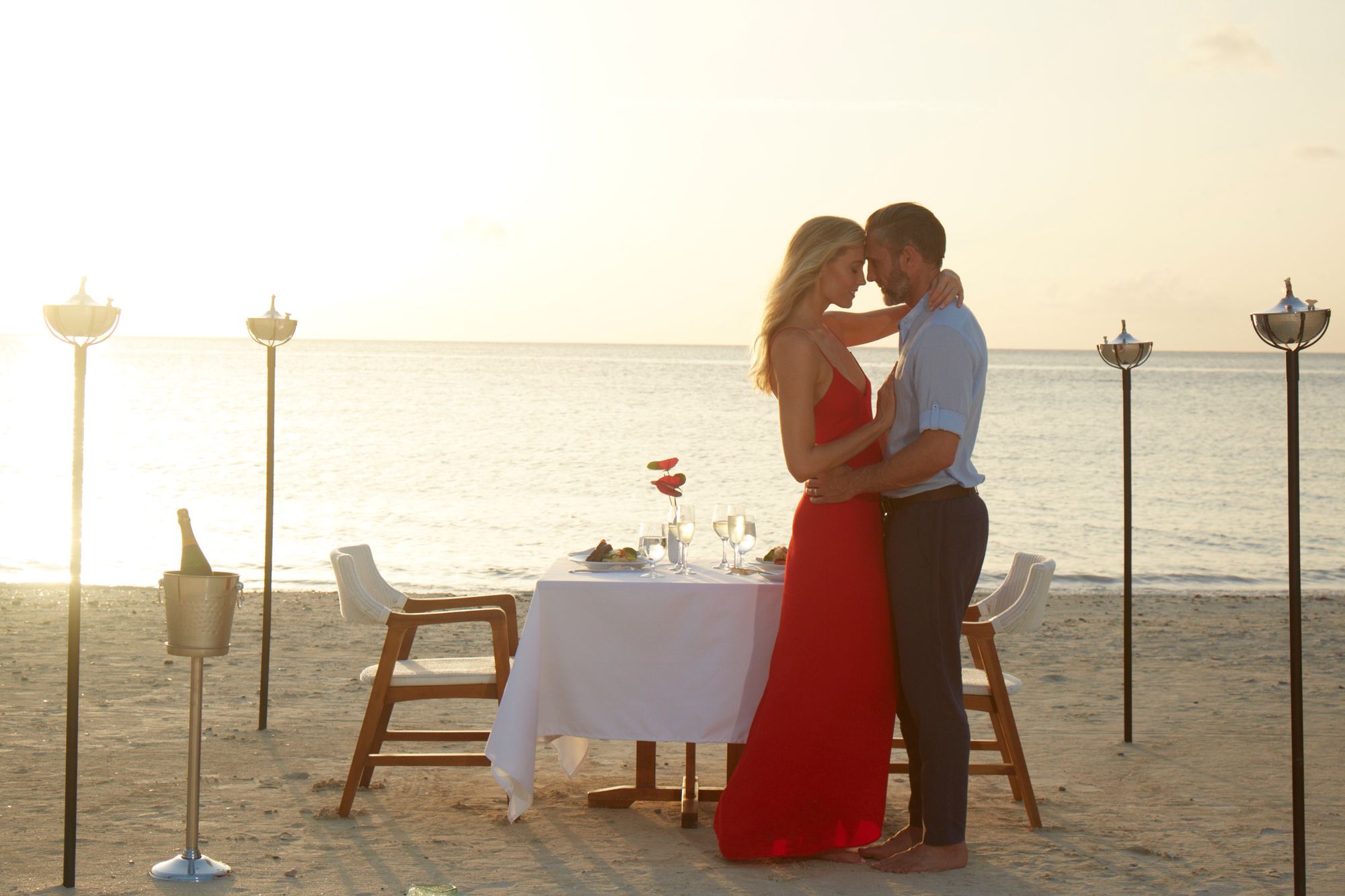 SAT-Lifestyle-Beach-Dinner-2