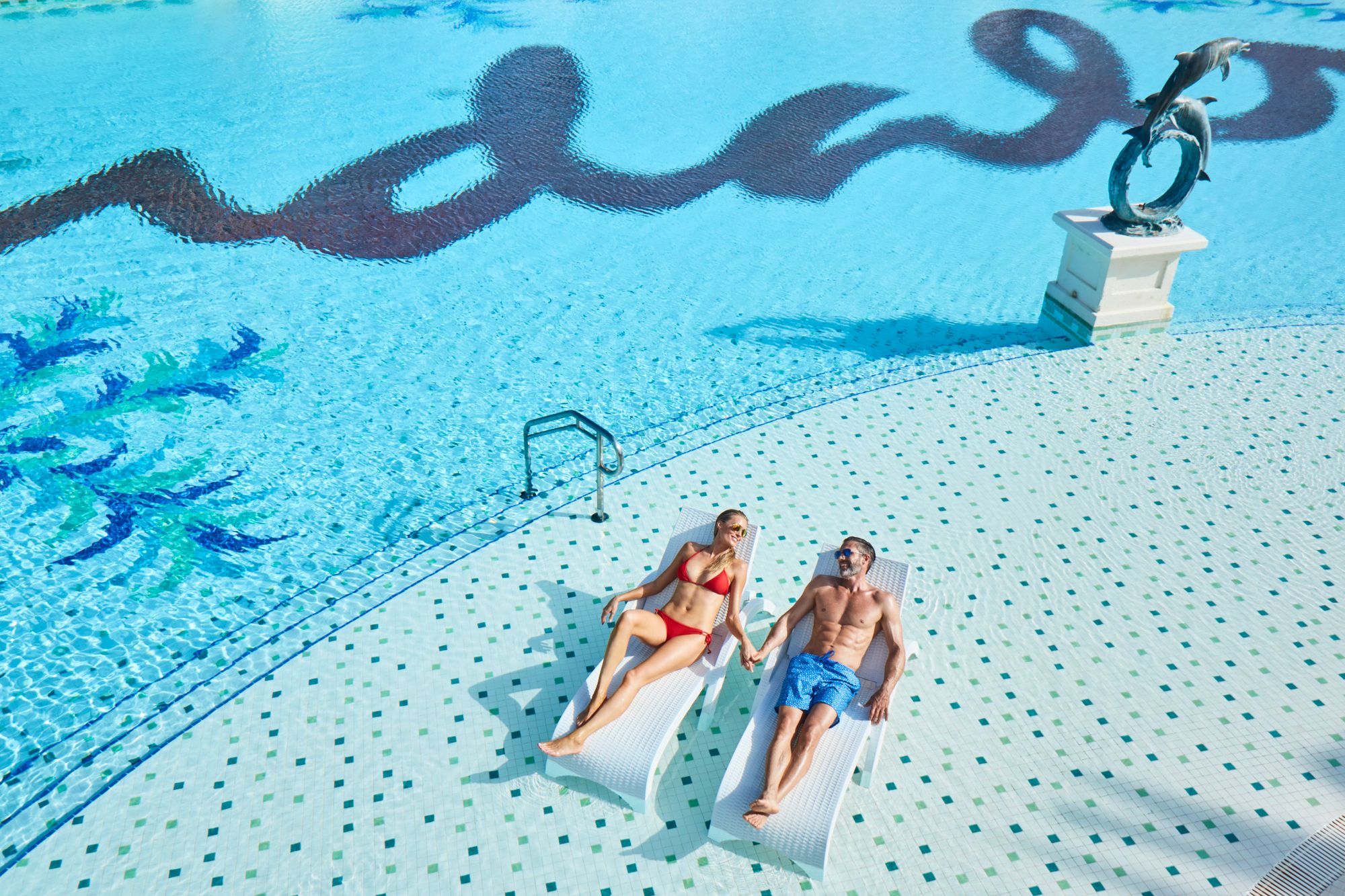 SAT-Lifestyle-Main-Pool-Couple-7