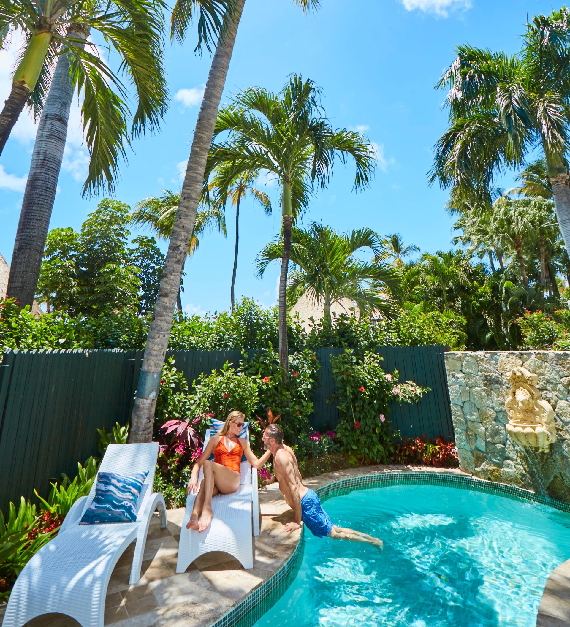 SAT-Lifestyle-Room-LV-Pool-Couple-6