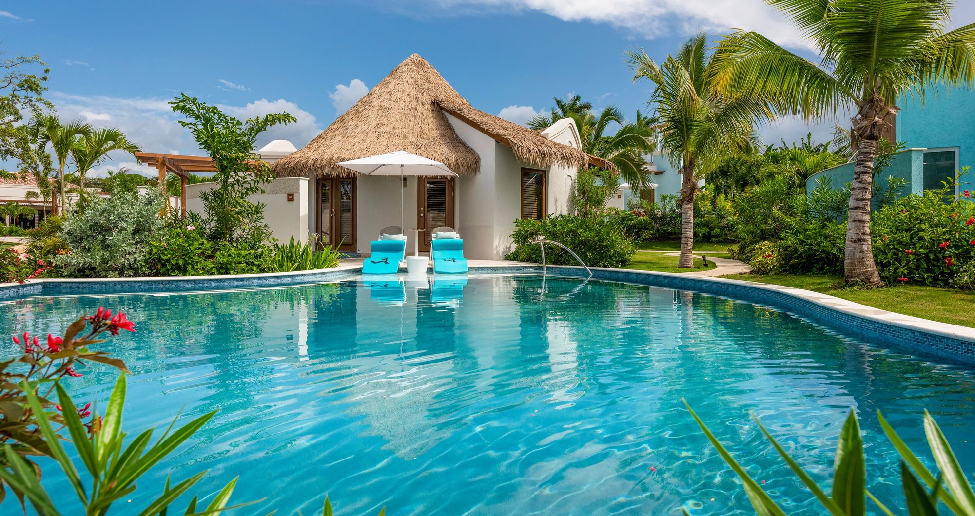 Web-Version-SDR-Room-RSUP-Swim-up-Pool-2