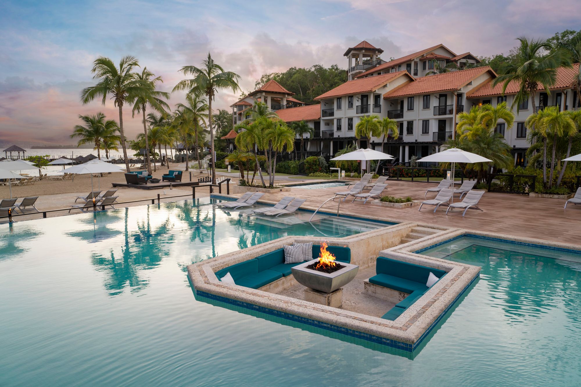 JPG-Version-SLS-Pool-Pink-Gin-Pool-Fire-Pit