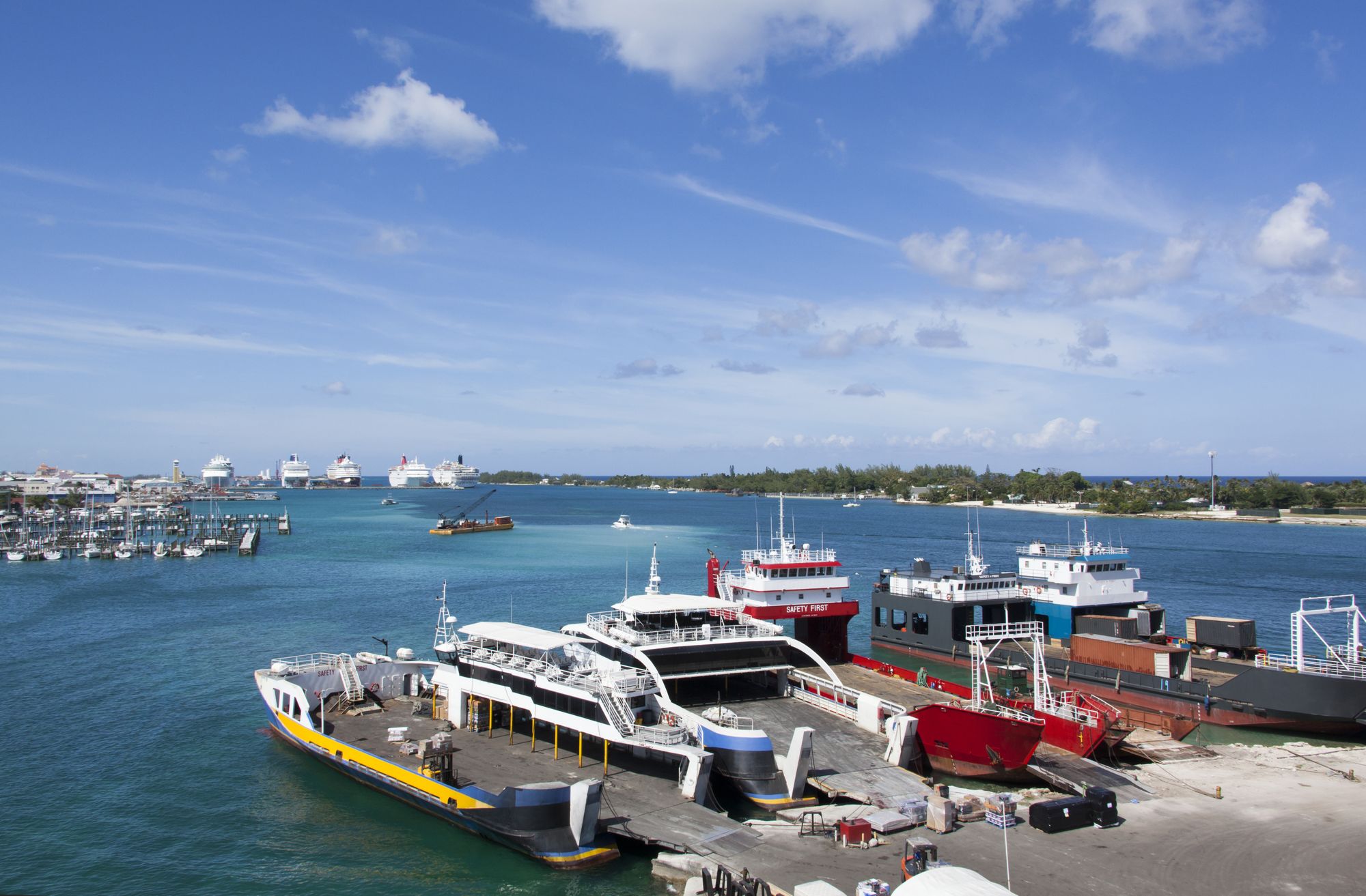 bahamas-ferry_ramunas-bruzas-shutterstock