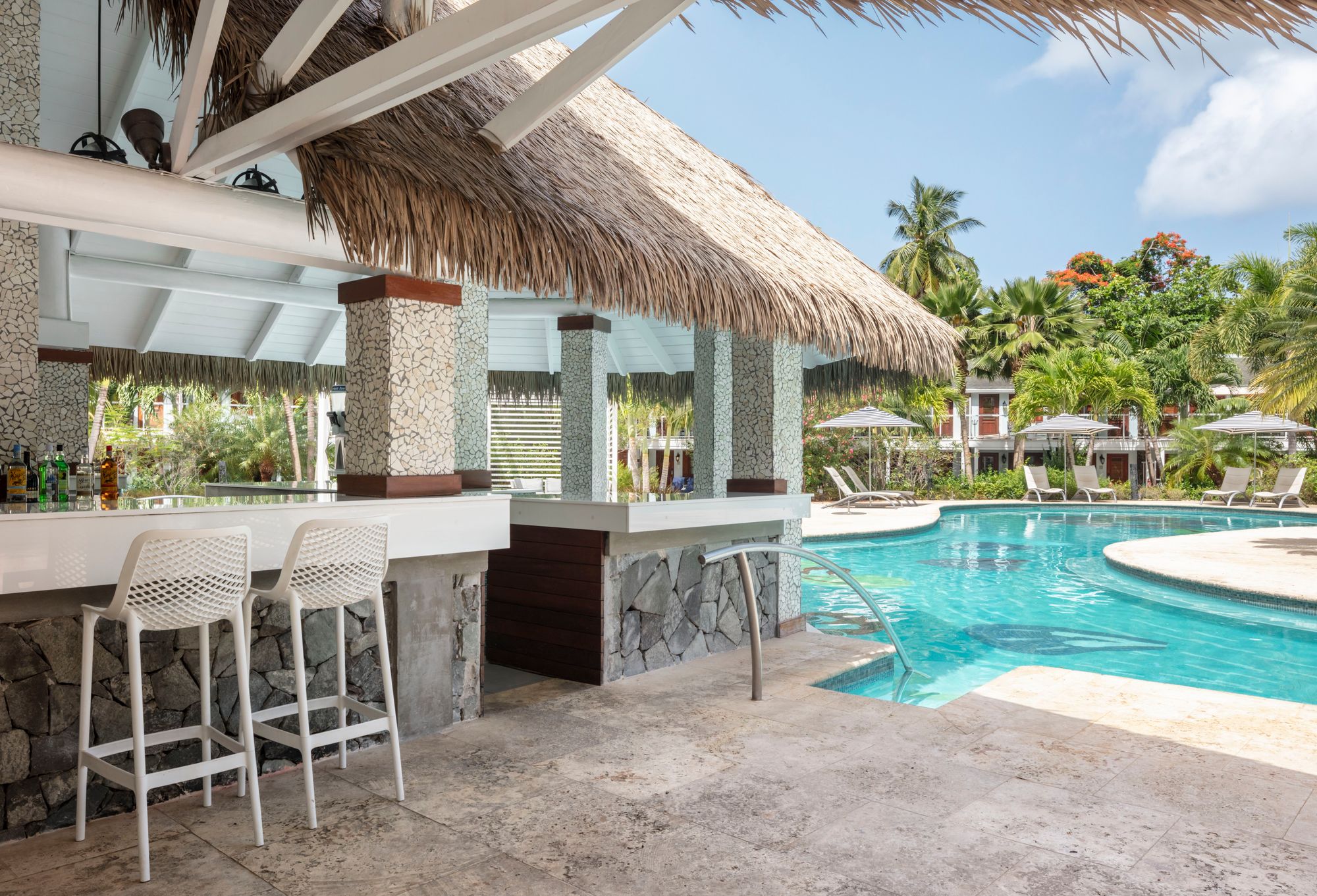 JPG-Version-SHC-Bar-Paradise-Pool