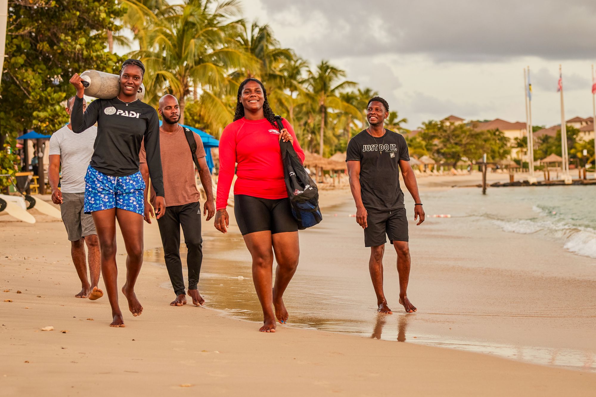 Saint-Lucia-Scuba-PADI-Instructors-Walking-Tanks-25