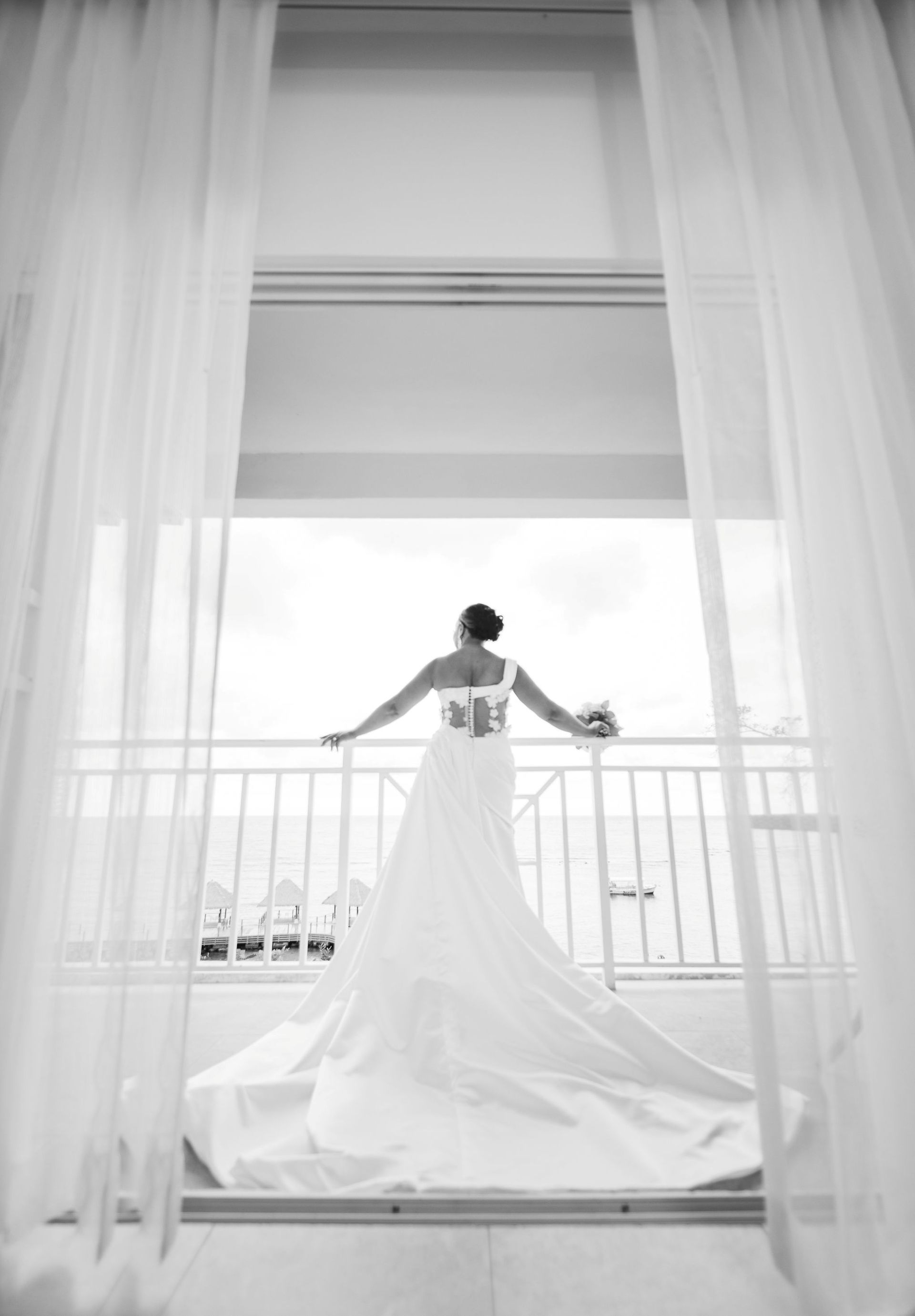 schellie-bridal-portrait-ocean-view-sandals-ochi-1